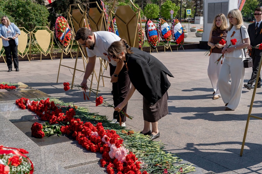 Память, которая объединяет поколения: группа компаний БИК почтила подвиг героев