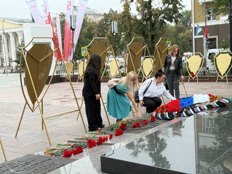 Память, объединяющая поколения: сотрудники БИК и Фонда ИЖС почтили героев-освободителей